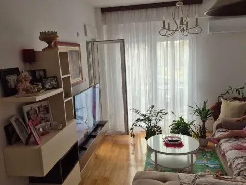 Izdavanje, dvosoban stan, 70m², Ljubović, Podgorica