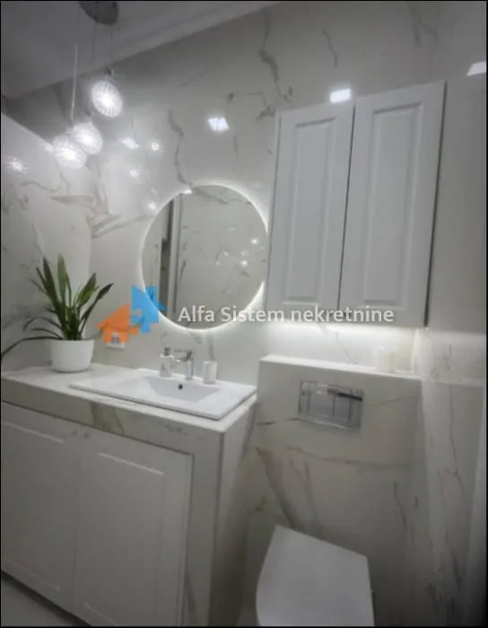 Izdavanje, trosoban stan, 70m², Savski Venac, Beograd