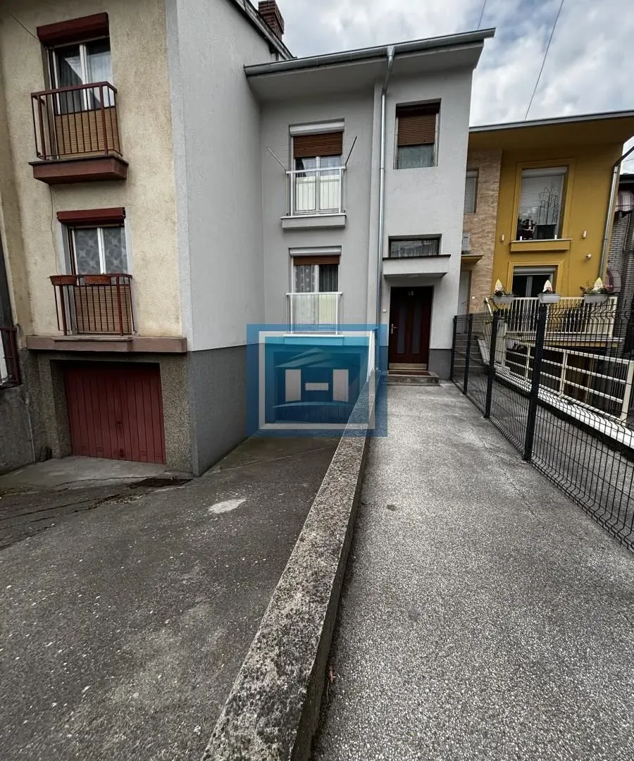 Prodaja, četvorosoban stan, 102m², Strelište, Jagodina