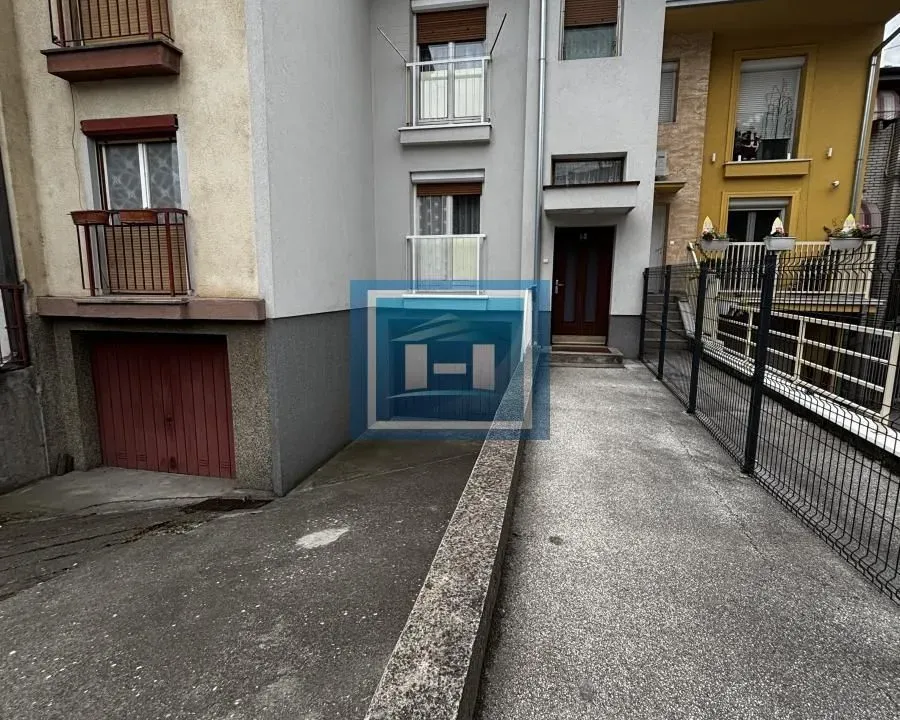 Prodaja, četvorosoban stan, 102m², Strelište, Jagodina