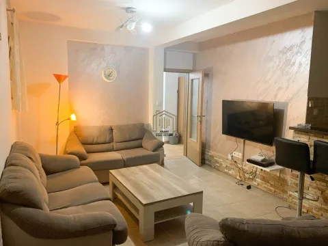 Izdavanje, dvosoban stan, 57m², Zabjelo, Podgorica