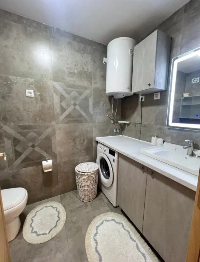 Izdavanje, jednosoban stan, 42m², Pobrežje, Podgorica
