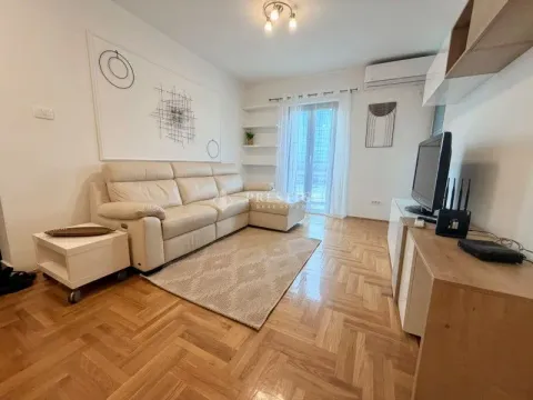 Living room with sofa, TV and parquet flooring. - image 2