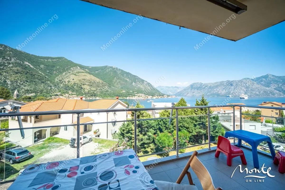 Prodaja, dvosoban stan, 81m², Dobrota, Kotor