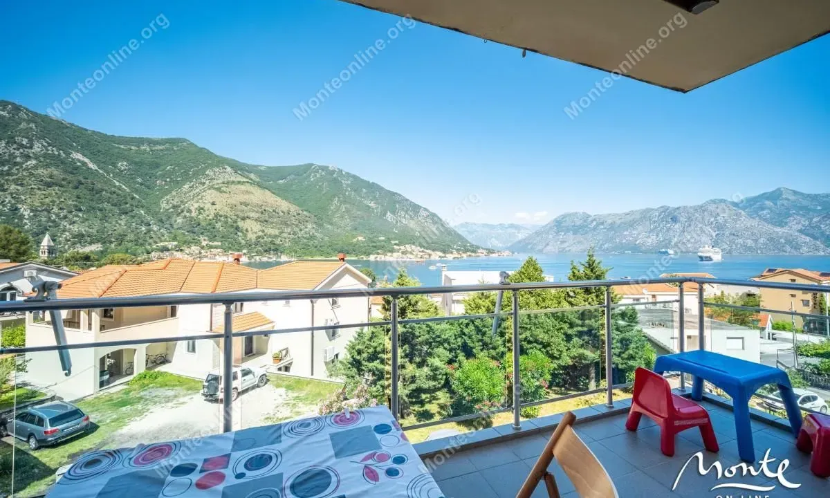 Sale, two bedroom apartment, 81m², Dobrota, Kotor