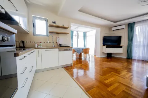 Prodaja, trosoban stan, 120m², Velji Vinogradi, Budva - image 3