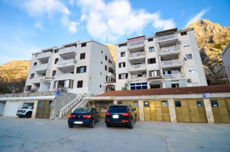 Prodaja, trosoban stan, 95m², Dobrota, Kotor