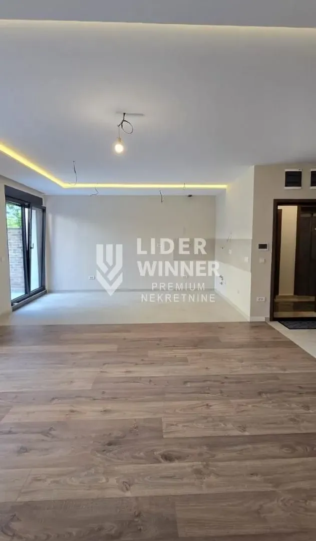 Sale, three bedroom apartment, 67m², Kluz, Zvezdara Sve Podlokacije