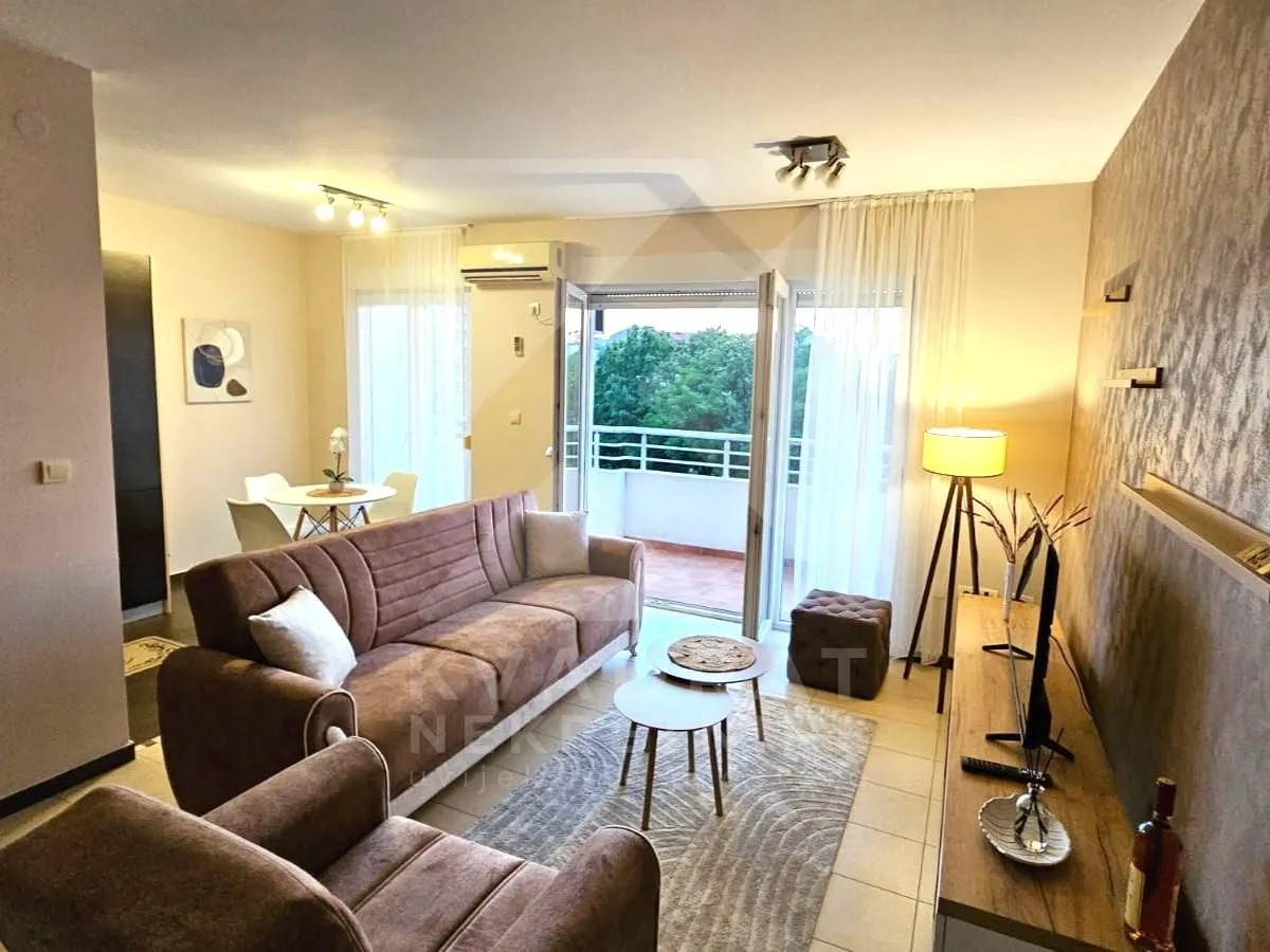 Izdavanje, dvosoban stan, 80m², Ljubović, Podgorica