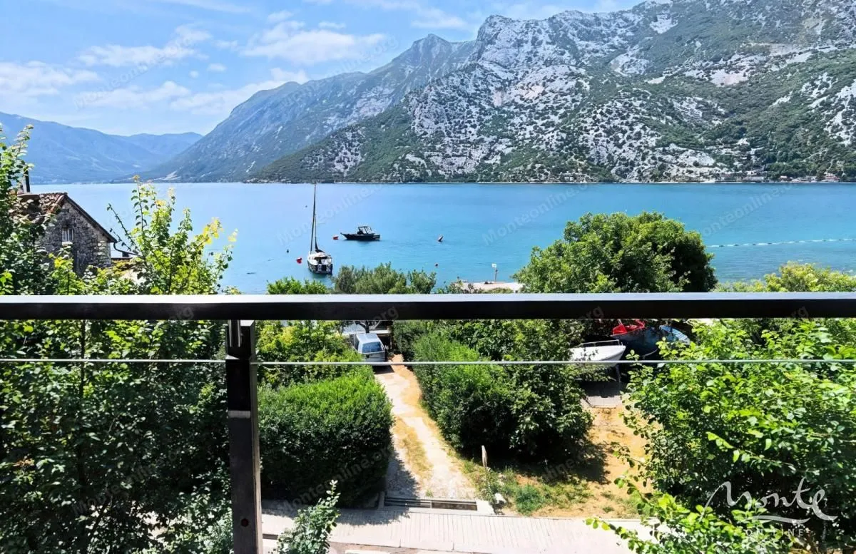 Prodaja, jednosoban stan, 46m², Risan, Kotor