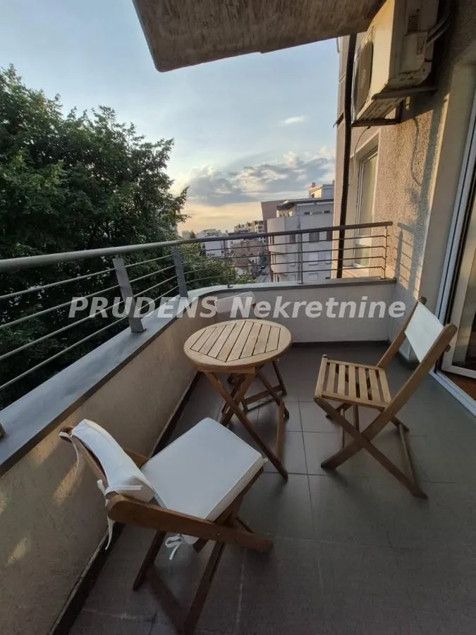 Izdavanje, dvosoban stan, 49m², Zvezdara Sve Podlokacije, Beograd
