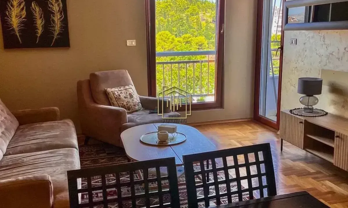 Izdavanje, dvosoban stan, 70m², Pobrežje, Podgorica