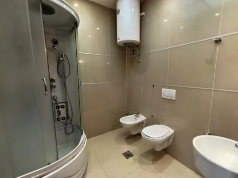 Modernly equipped bathroom with a shower cabin and sanitary facilities. - image 10