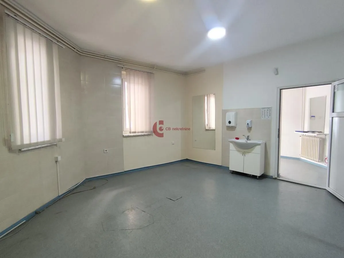 Izdavanje, poslovni prostor, 320m², Centar, Subotica