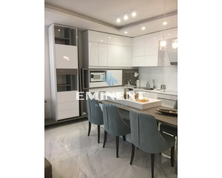Izdavanje, dvosoban stan, 56m², Čubura, Beograd