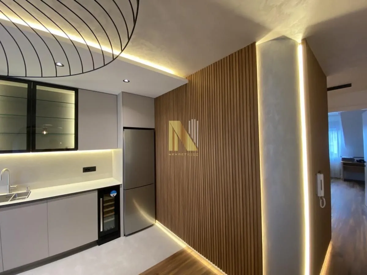 Prodaja, četvorosoban stan, 119m², Centar, Novi Sad