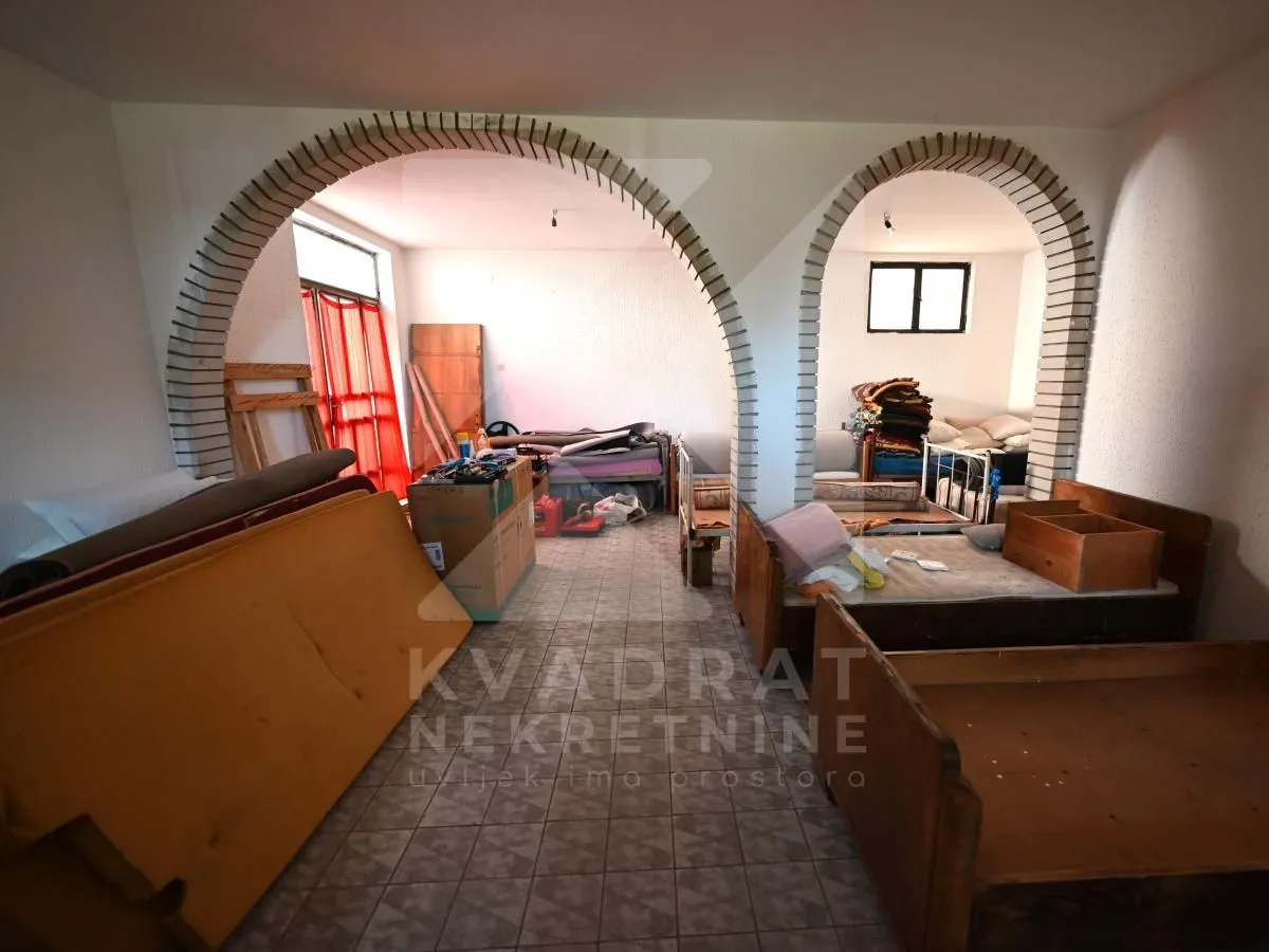 Prodaja, kuća, 370m², Stari Aerodrom, Podgorica