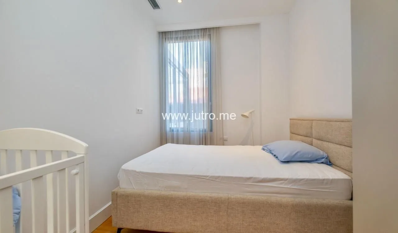 Prodaja, dvosoban stan, 103m², Centar, Tivat