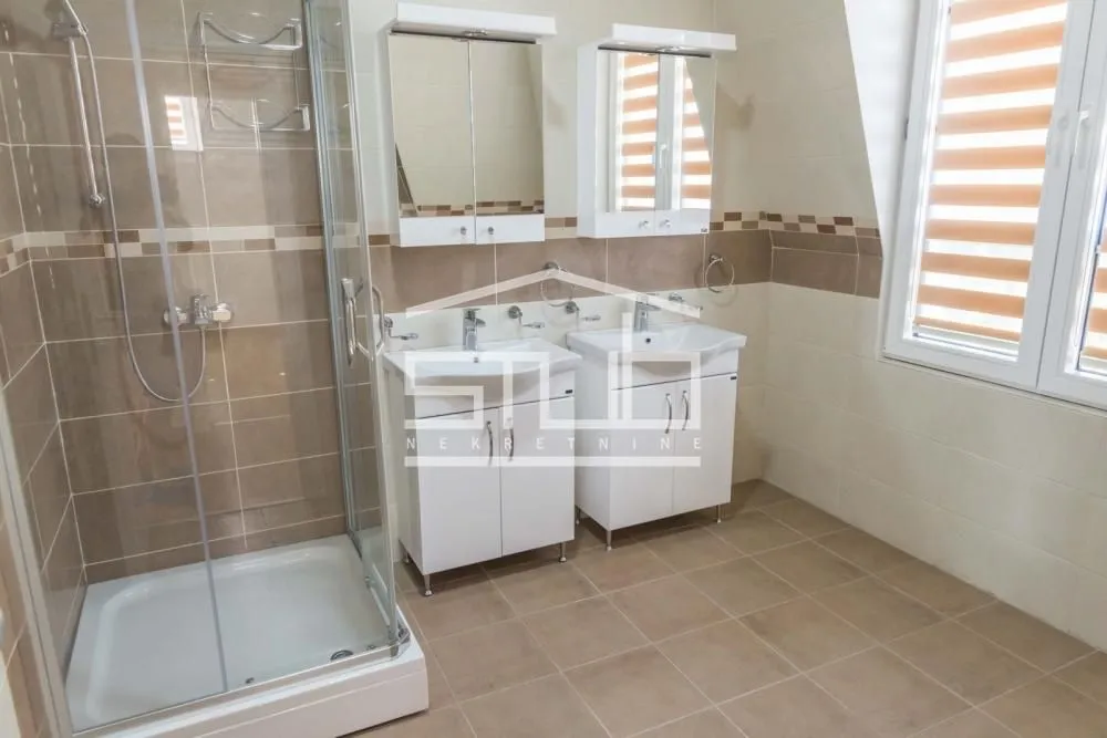 Izdavanje, kuća, 1400m², Savski Venac, Beograd