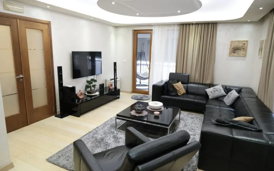 Izdavanje, četvorosoban stan, 178m², Tološka šuma, Podgorica