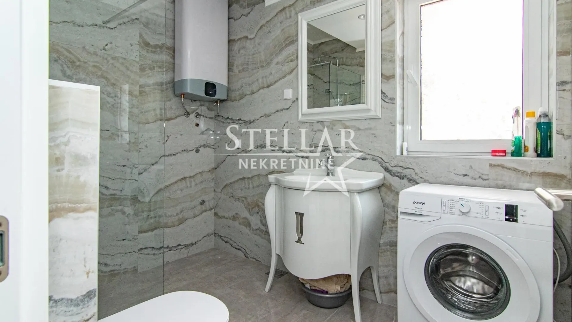Izdavanje, trosoban stan, 90m², Momišići, Podgorica