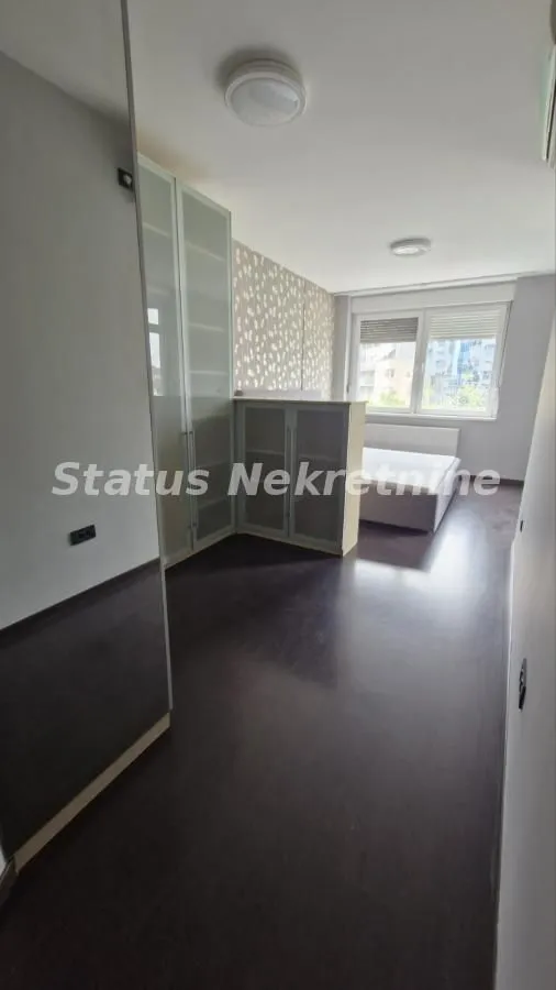Izdavanje, četvorosoban stan, 116m², Novi Sad, Srbija