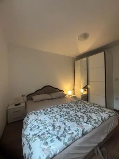 Izdavanje, kuća, 100m², Pelinovo, Kotor