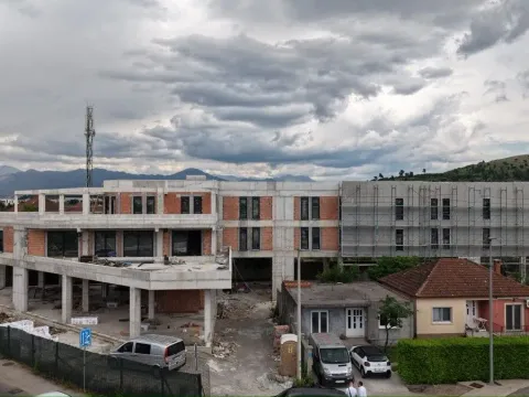 Izdavanje, poslovni prostor, 2000m², Donja Gorica, Podgorica - image 2