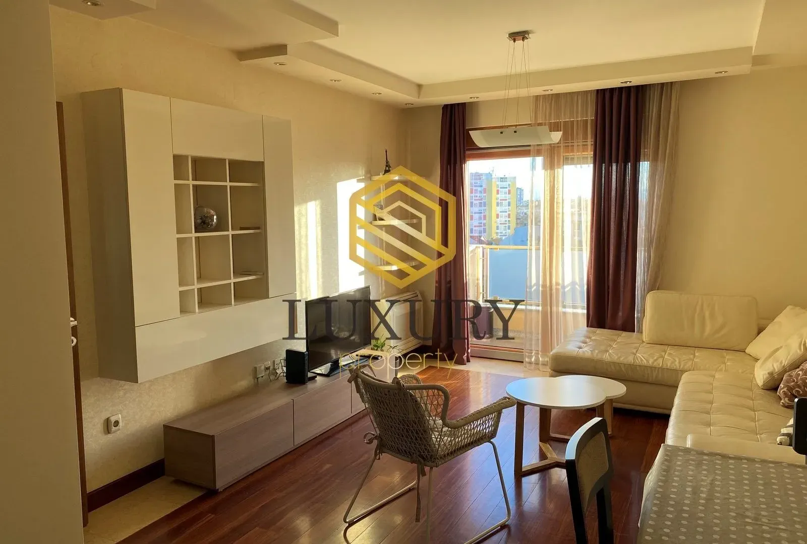 Izdavanje, jednosoban stan, 53m², Centar, Podgorica