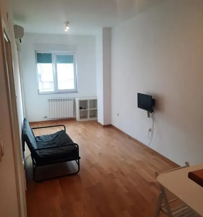 Izdavanje, dvosoban stan, 41m², Liman 3, Novi Sad Sve Podlokacije