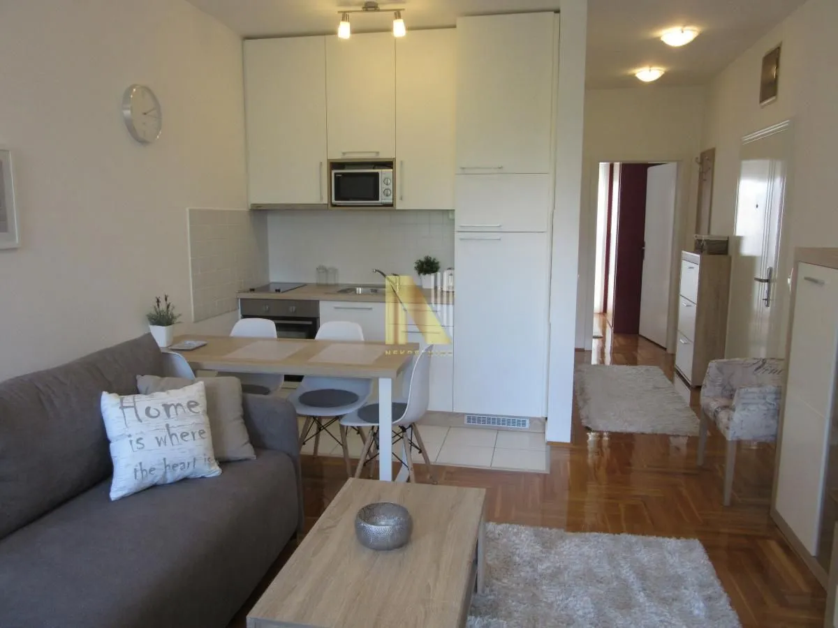 Izdavanje, dvosoban stan, 38m², Novi Sad, Srbija