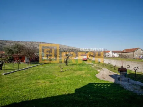 Sale, house, 350m², Tološi, Podgorica - image 19
