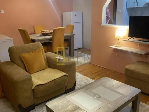 Izdavanje, jednosoban stan, 42m², Blok 5, Podgorica