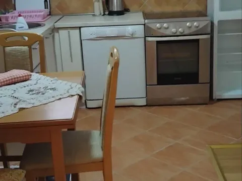 Izdavanje, jednosoban stan, 47m², Centar, Tivat - image 3