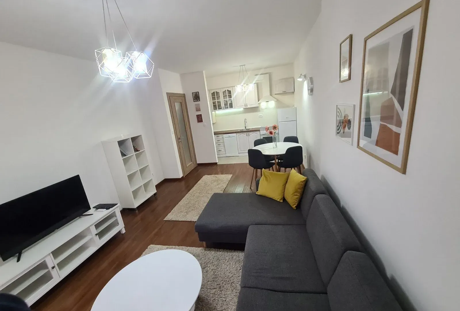 Izdavanje, jednosoban stan, 50m², Master Kvart, Podgorica