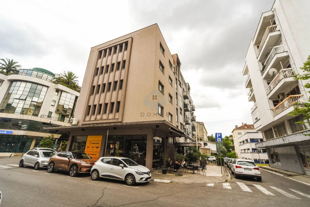 Prodaja, dvosoban stan, 78m², Centar, Podgorica