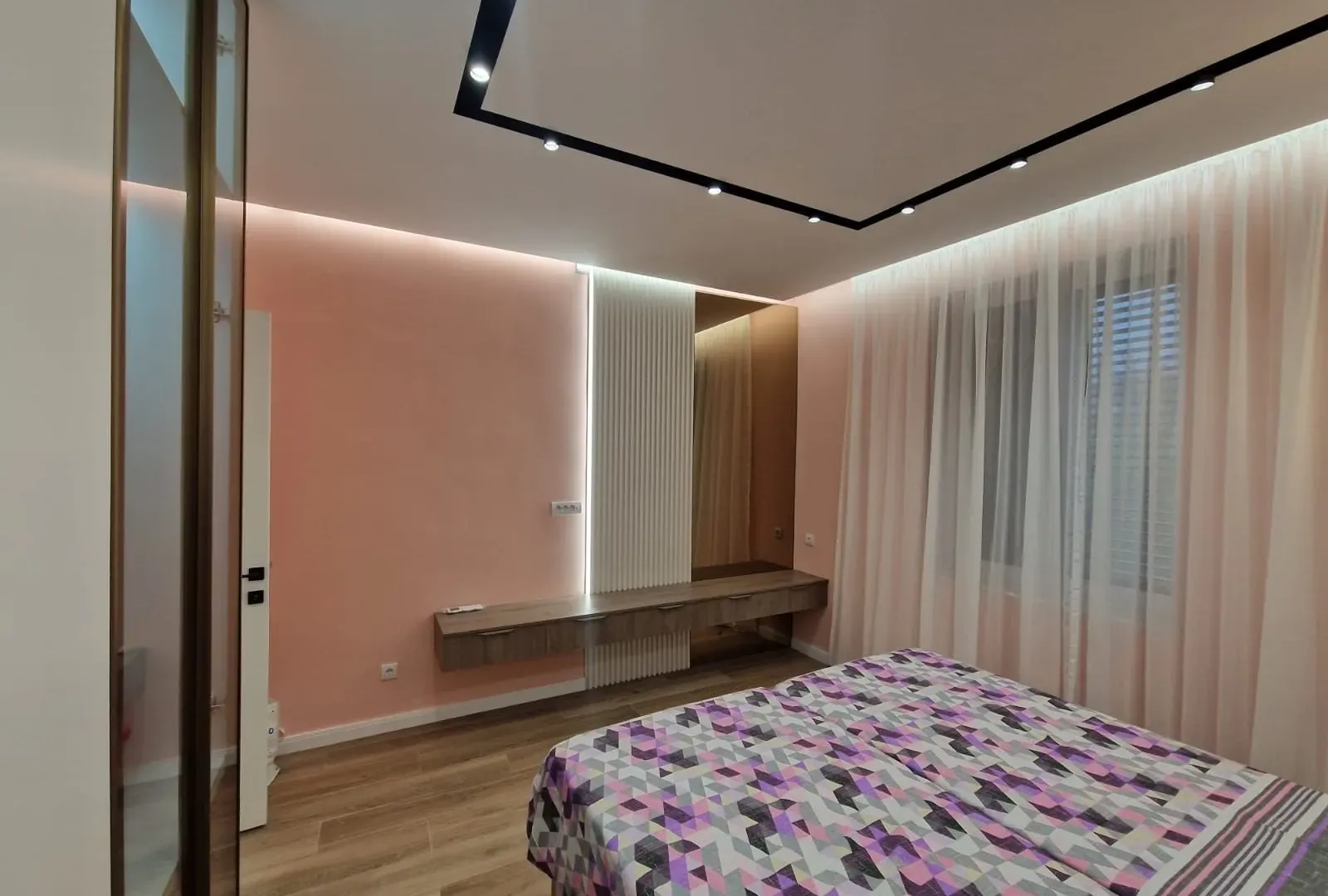 Izdavanje, dvosoban stan, 72m², Centar, Tivat