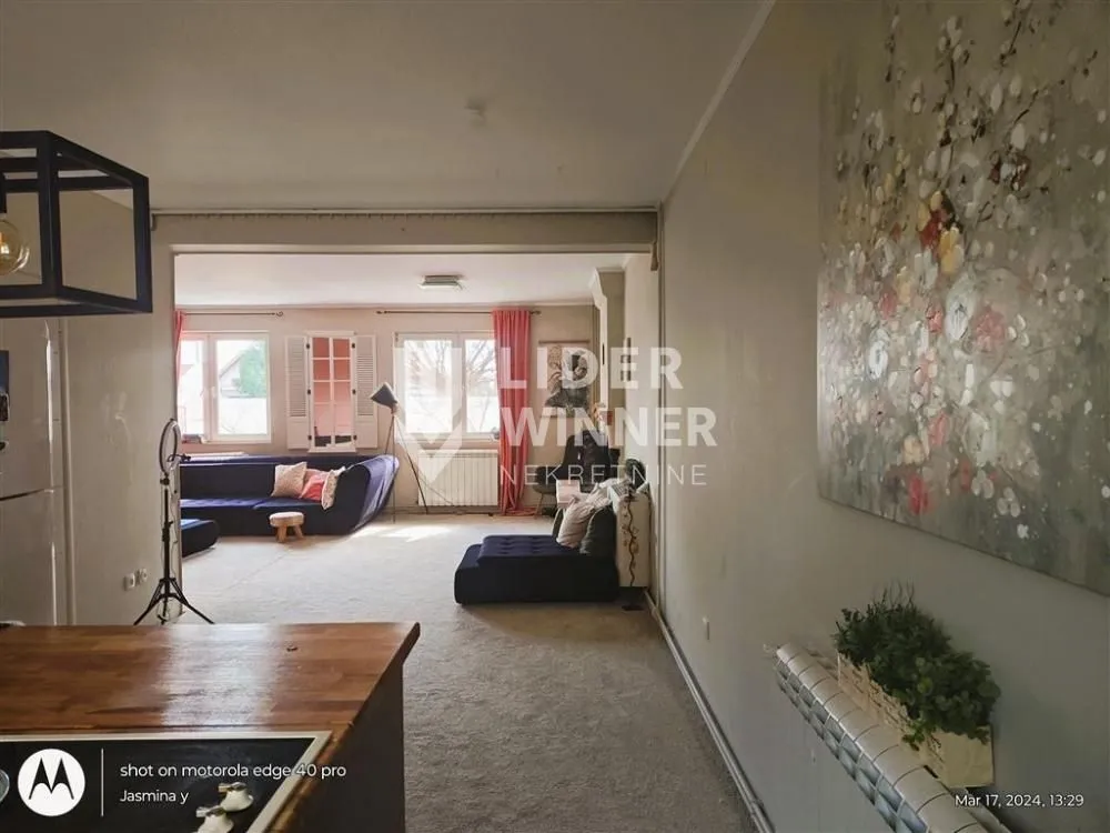 Prodaja, kuća, 340m², Zemun Ugrinovci, Zemun Sve Podlokacije