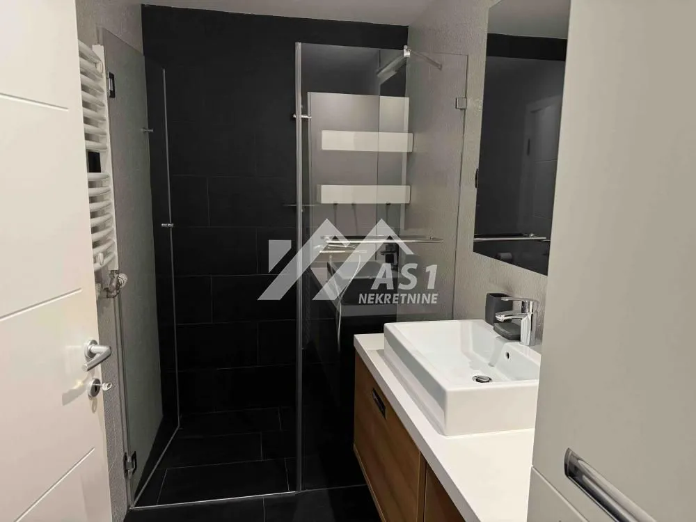 Izdavanje, četvorosoban stan, 113m², Nova Detelinara, Novi Sad Sve Podlokacije