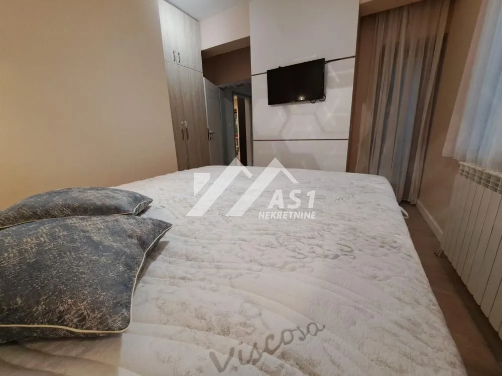 Izdavanje, trosoban stan, 80m², Novi Sad Sve Podlokacije, Novi Sad