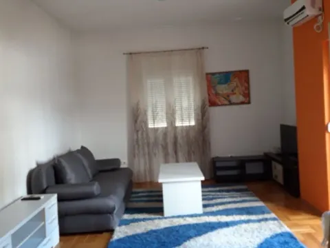 Izdavanje, jednosoban stan, 45m², Ljubović, Podgorica