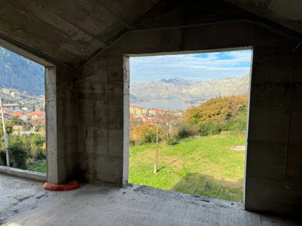 Prodaja, dvosoban stan, 94m², Škaljari, Kotor
