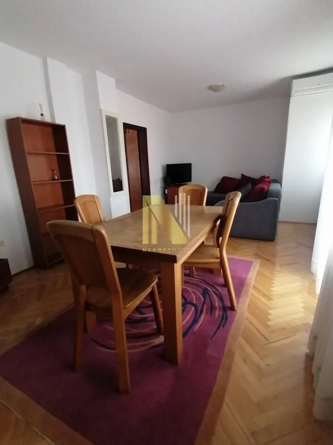 Izdavanje, dvosoban stan, 60m², Centar, Novi Sad
