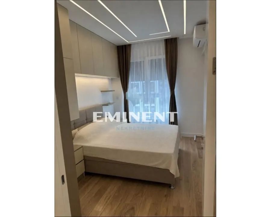 Izdavanje, dvosoban stan, 50m², Novi Beograd Blok 65, Novi Beograd Sve Podlokacije