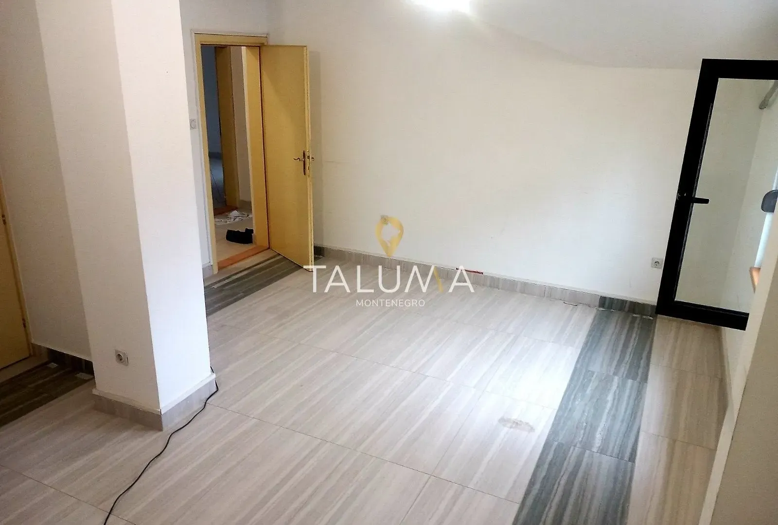 Izdavanje, poslovni prostor, 120m², Stari Aerodrom, Podgorica