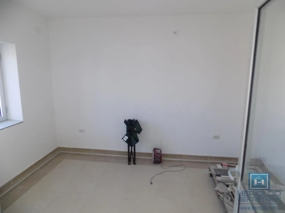 Izdavanje, poslovni prostor, 154m², Paraćin, Srbija