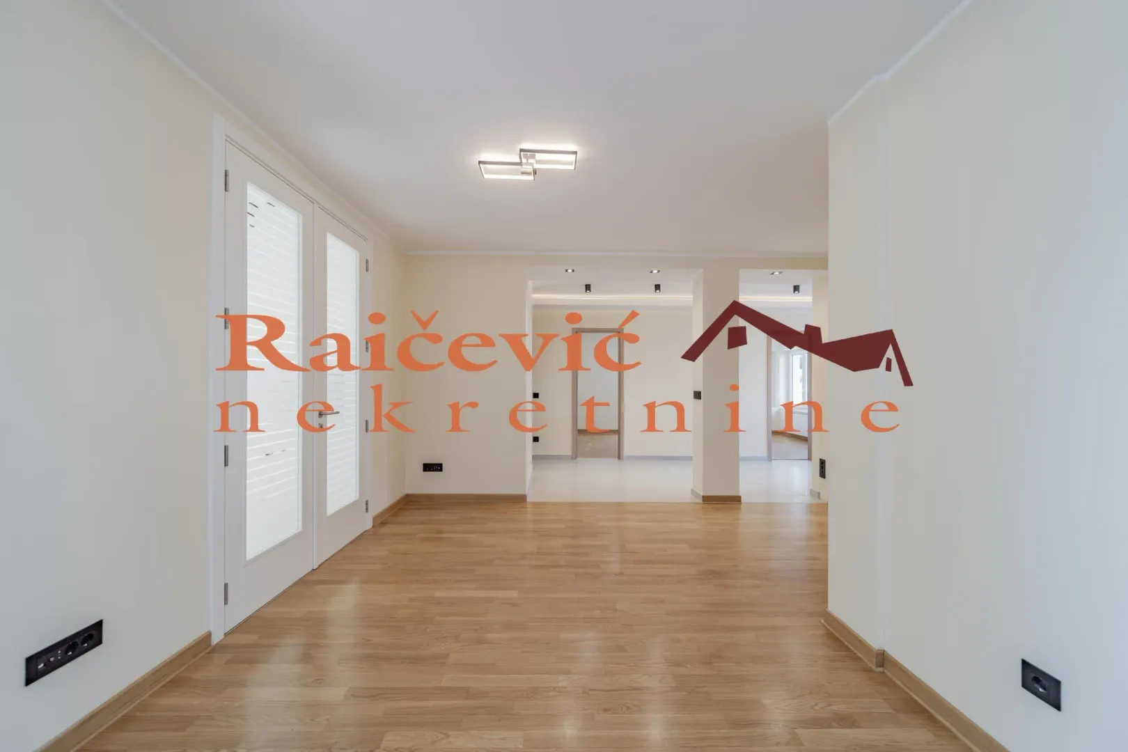 Prodaja, četvorosoban stan, 123m², Voždovac Sve Podlokacije, Beograd