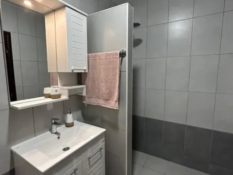 Sale, two bedroom apartment, 85m², Petrovac, Budva - image 9