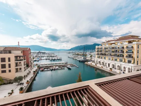 Sale, four bedroom apartment, 278m², Porto Montenegro, Tivat - image 2