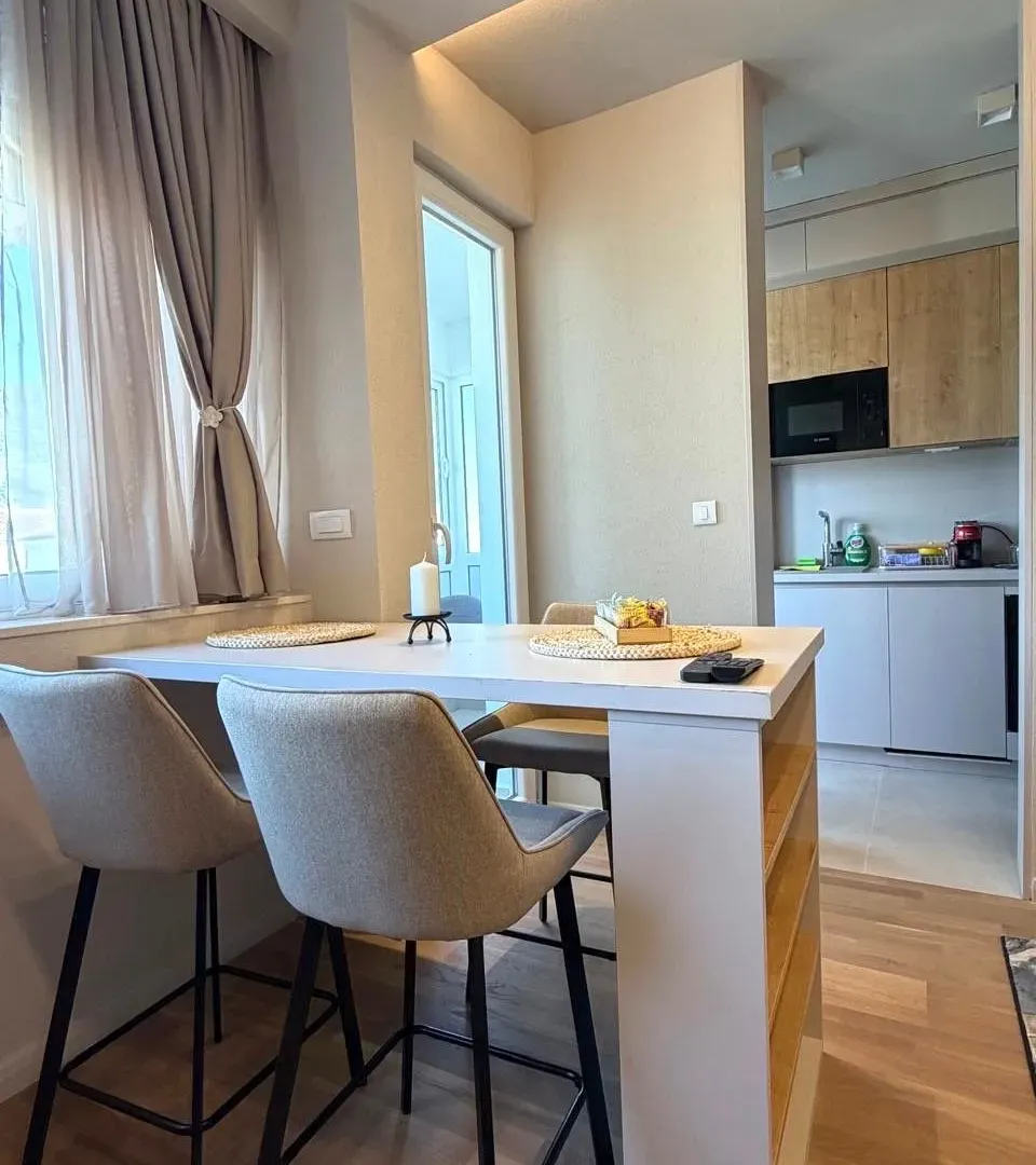 Izdavanje, jednosoban stan, 45m², Centar, Tivat
